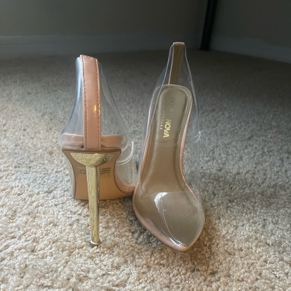 Clear Heels/Pumps - Picture 4 of 5